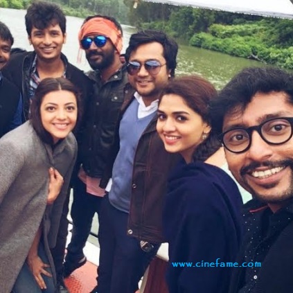 Kavalai Vendam Movie - Shooting spot Fun Selfiee... 